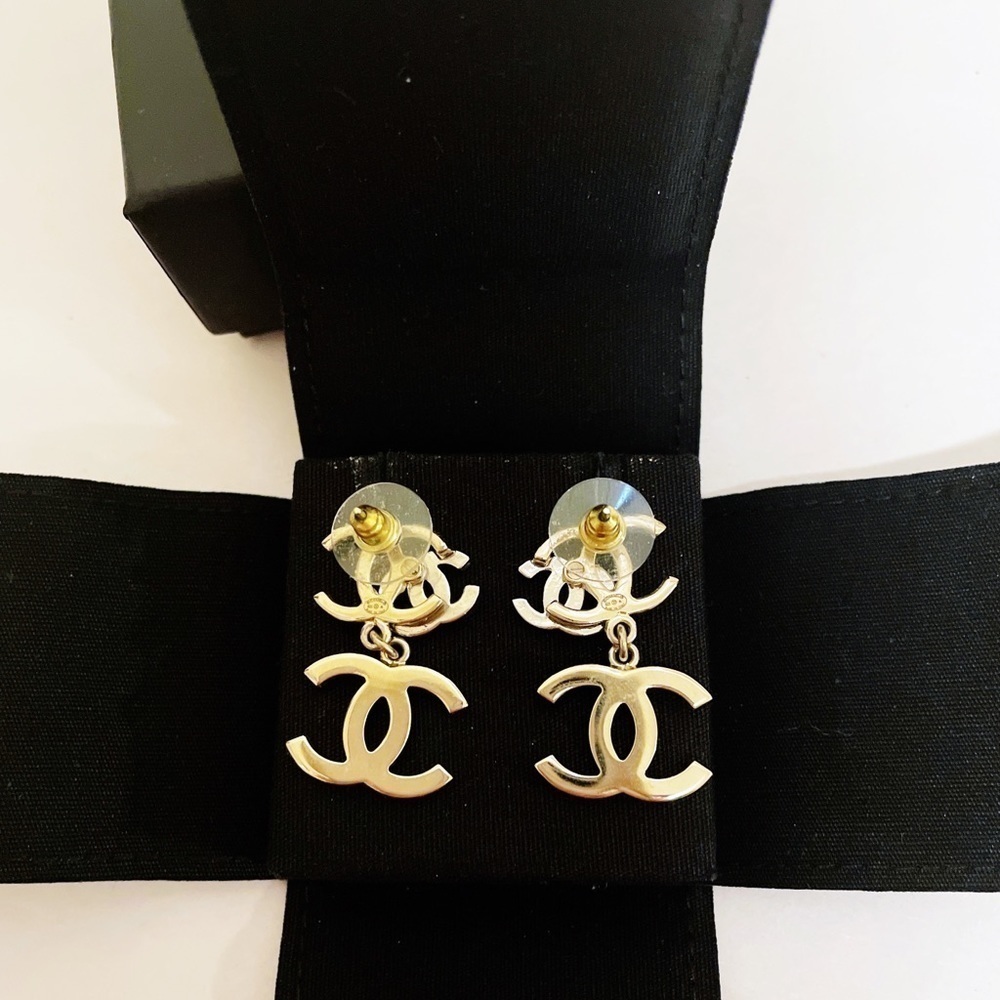 Chanel 21A Triple CC Gold Pearl Earrings - Picture 4 of 4